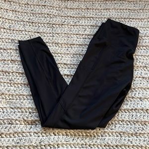 AE black pocket leggings